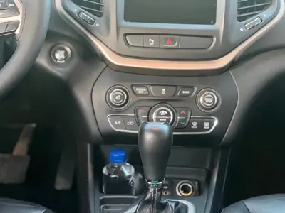 Jeep Cherokee 2016, 160000 км, за 29800 CNY - фото 12