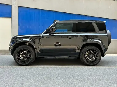 Land Rover Defender 2024, 27000 км, за 468000 CNY