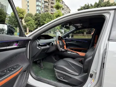 Changan UNI-V 2022, 50000 км, за 61800 CNY - фото 6