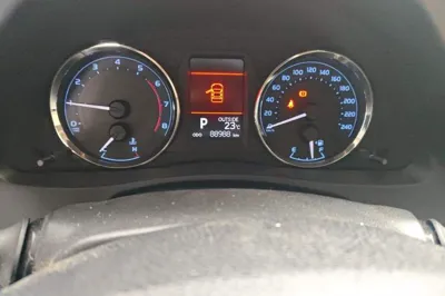 Toyota Corolla 2017, 89200 км, за 59778.87 CNY - фото 11