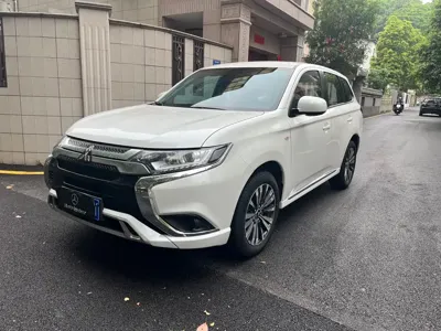 Mitsubishi Outlander · 2023 год