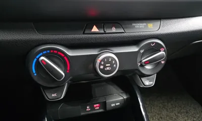 Kia Stonic 2018, 137984 км, за 7890000 KRW - фото 17