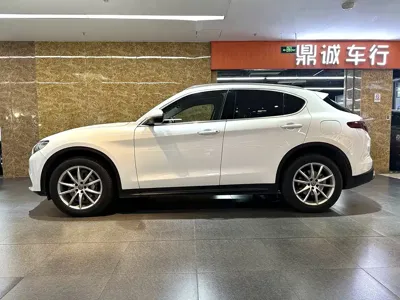 Alfa Romeo Stelvio 2018, 49000 км, за 88000 CNY
