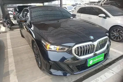 BMW 5 Series 2025, 7100 км, за 323492.37 CNY - фото 3