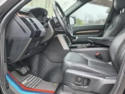 Land Rover Discovery 2018, 140000 км, за 199800 CNY