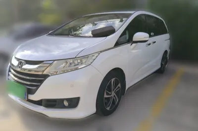 Honda Odyssey 2017, 131000 км, за 86793.44 CNY - фото 1