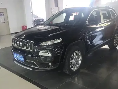 Jeep Cherokee 2016, 98000 км, за 88000 CNY - фото 1