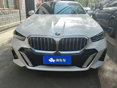 BMW 5 Series 2024, 12000 км, за 270000 CNY