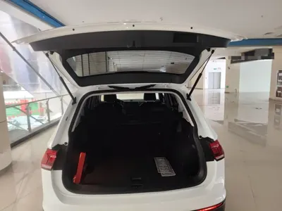 Volkswagen Tiguan L 2022, 81500 км, за 89900 CNY - фото 9