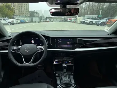 Volkswagen Passat 2024, 5000 км, за 134800 CNY - фото 8