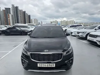Kia Canival · 2020 год
