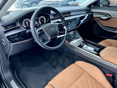Audi A8 2025, 9000 км, за 700300 CNY - фото 7