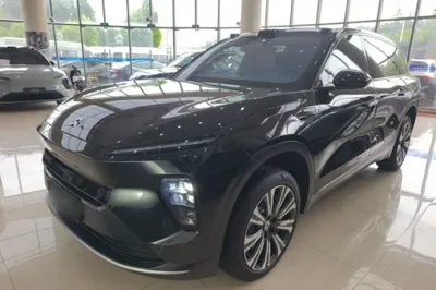 Nio ES8 · 2023 год
