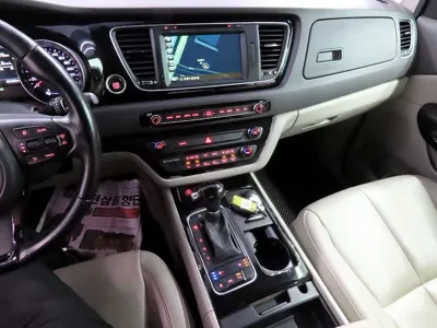 Kia Canival 2015, 201477 км, за 6800000 KRW - фото 18