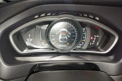 Volvo V40 2018, 22800 км, за 68951.8 CNY - фото 8