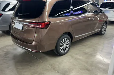 Buick GL8 2022, 66800 км, за 149488.04 CNY