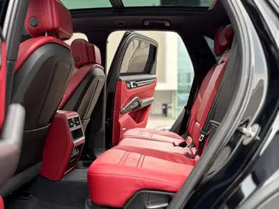 Porsche Cayenne Hybrid 2023, 50000 км, за 428700 CNY - фото 10