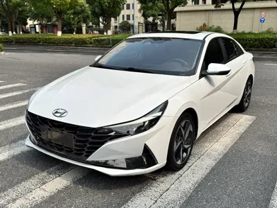Hyundai Elantra · 2022 год