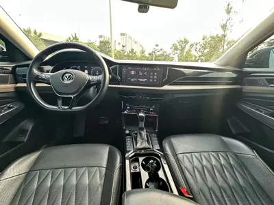 Volkswagen Passat 2021, 100000 км, за 87300 CNY - фото 7