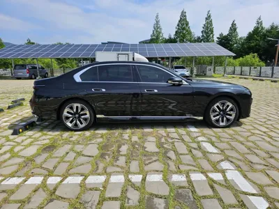 BMW i7 2024, 19500 км, за 140840000 KRW
