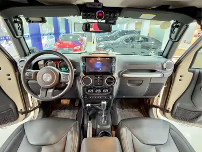 Jeep Wrangler 2016, 120000 км, за 96800 CNY - фото 5