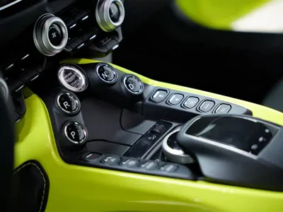 Aston Martin V8 Vantage 2018, 35200 км, за 838000 CNY - фото 30