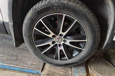 Volkswagen Tiguan 2015, 71500 км, за 48337.94 CNY - фото 8