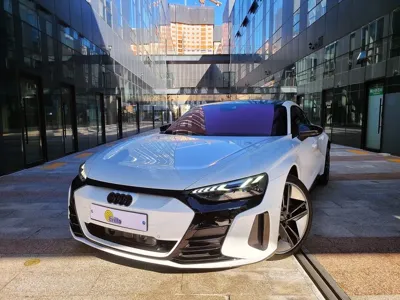 Audi RS e-tron GT · 2023 год