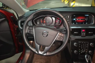 Volvo V40 2017, 26400 км, за 54329.37 CNY