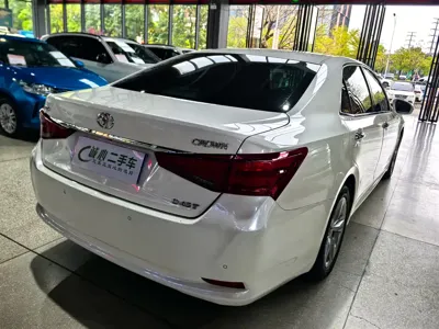 Toyota Crown 2017, 106000 км, за 109800 CNY