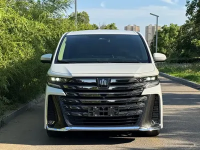Toyota Vellfire 2023, 54000 км, за 739800 CNY - фото 2