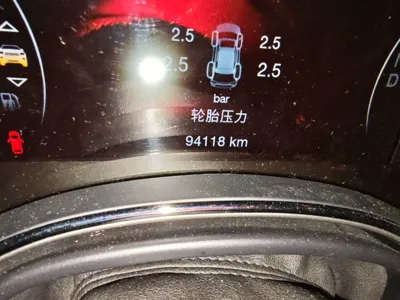 Jeep Grand Cherokee 2017, 94100 км, за 137502.52 CNY - фото 11