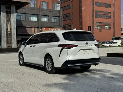 Toyota Sienna 2022, 80000 км, за 189800 CNY - фото 18
