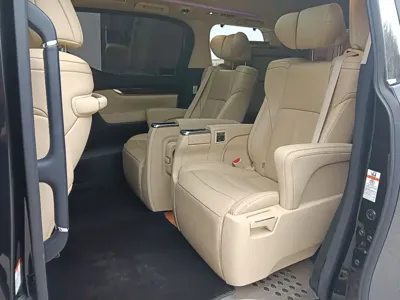 Toyota Alphard 2020, 200000 км, за 393800 CNY