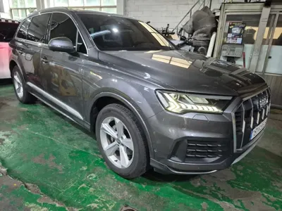 Audi Q7 2021, 125650 км, за 39990000 KRW