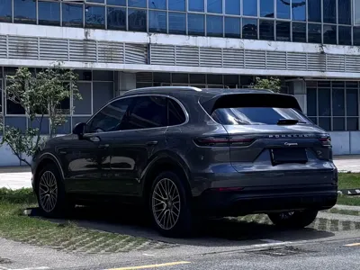 Porsche Cayenne Hybrid 2022, 80000 км, за 388800 CNY - фото 11