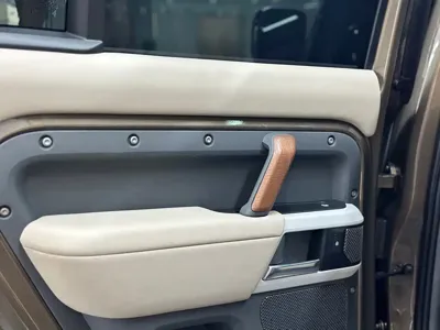 Land Rover Defender 2020, 97000 км, за 428000 CNY - фото 11
