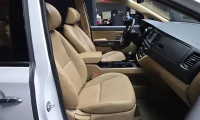 Kia Canival 2017, 153443 км, за 8900000 KRW - фото 11