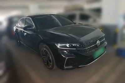 Volkswagen Passat 2023, 21000 км, за 108052.35 CNY