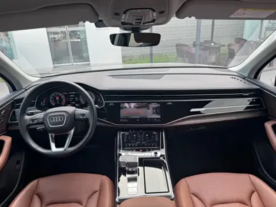 Audi Q7 2023, 27599 км, за 368800 CNY - фото 9