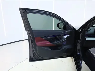 BMW i5 2025, 12800 км, за 239000 CNY - фото 6