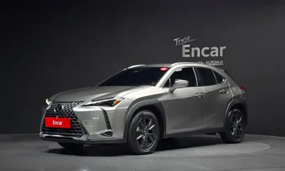 Lexus UX · 2026 год
