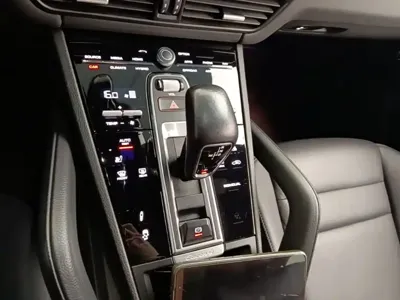 Porsche Cayenne Hybrid 2021, 93699 км, за 315300 CNY - фото 21