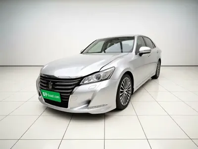 Toyota Crown · 2018 год