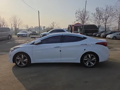 Hyundai Avante 2014, 170000 км, за 4500000 KRW