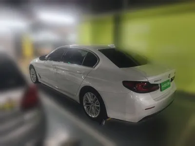 BMW 5 Series 2022, 48200 км, за 209932.27 CNY