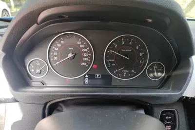 BMW 3 Series 2017, 153100 км, за 78477.01 CNY - фото 11