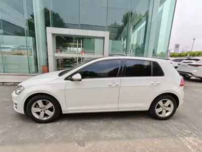 Volkswagen Golf 2016, 82000 км, за 40800 CNY