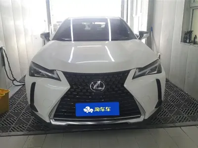 Lexus UX 2022, 28500 км, за 120000 CNY