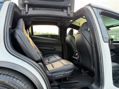 Tesla Model X 2023, 68000 км, за 462900 CNY - фото 32